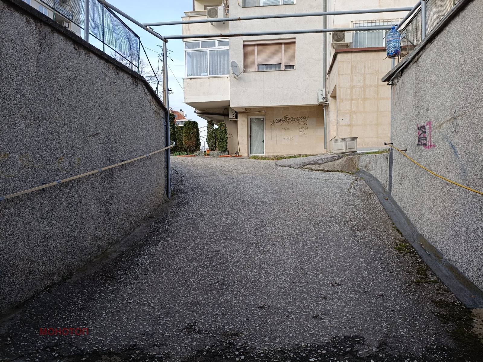 Продава ГАРАЖ, ПАРКОМЯСТО, гр. София, Гео Милев, снимка 10 - Гаражи и паркоместа - 54054445