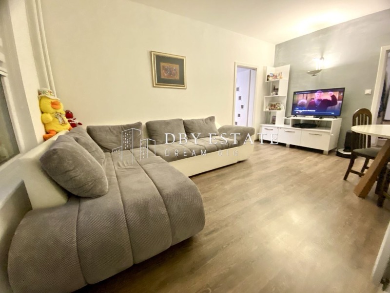 In vendita  2 camere da letto Plovdiv , Hristo Smirnenski , 64 mq | 79407966