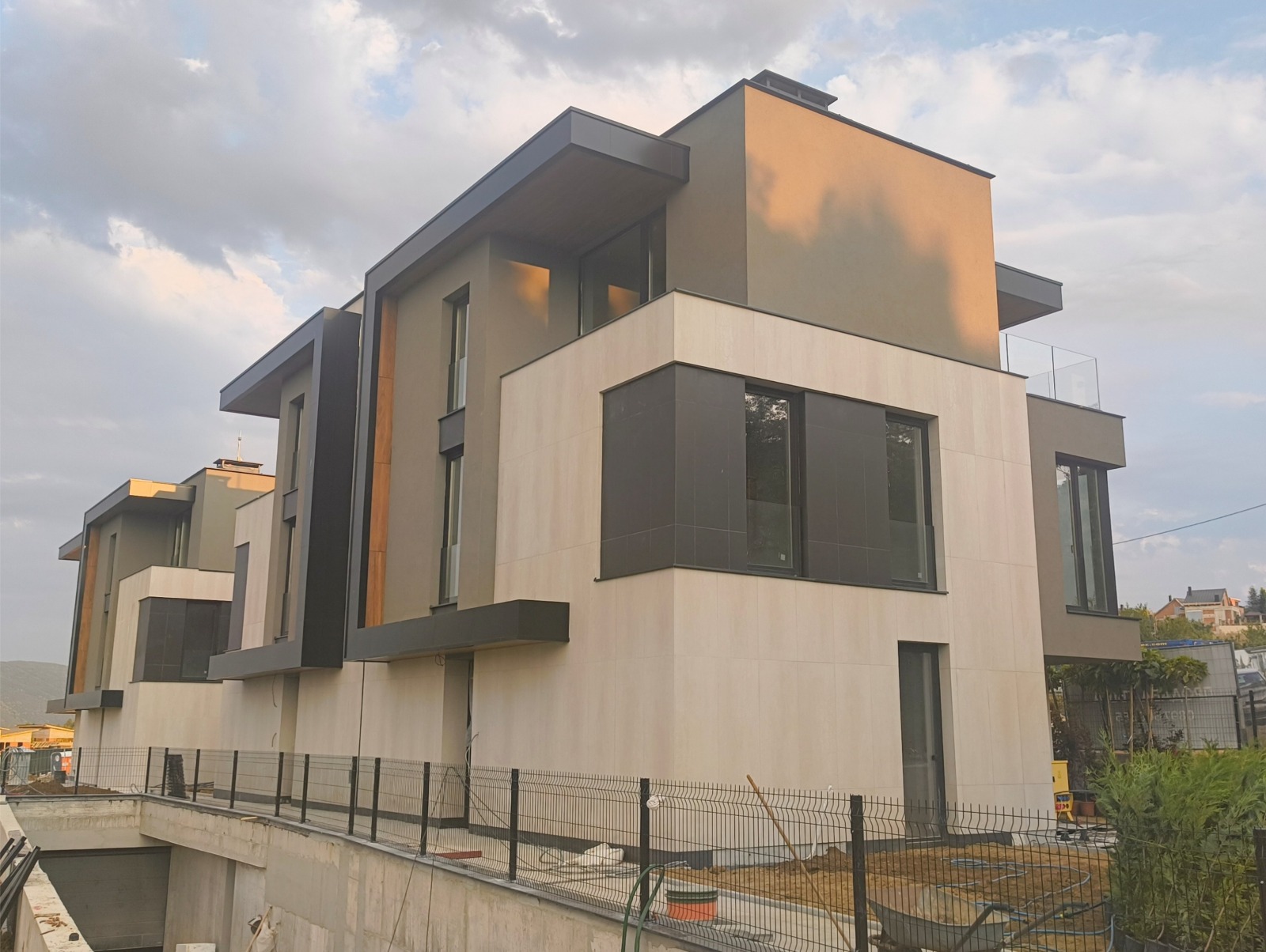 Продава КЪЩА, гр. София, м-т Камбаните, снимка 4 - Къщи - 54049976