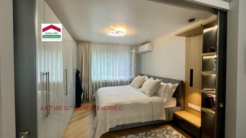 Eladó  2 hálószobás Sofia , Centar , 110 négyzetméter | 60493836