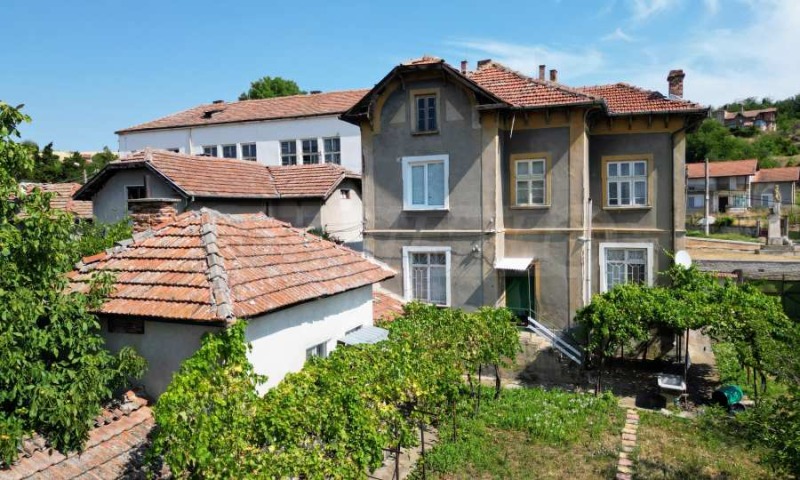Продава КЪЩА в област Плевен, гр. Червен бряг - 170 кв.м / 42 500 € » 83 122.78 лв., СУПРИММО ОФИСИ В СТРАНАТА