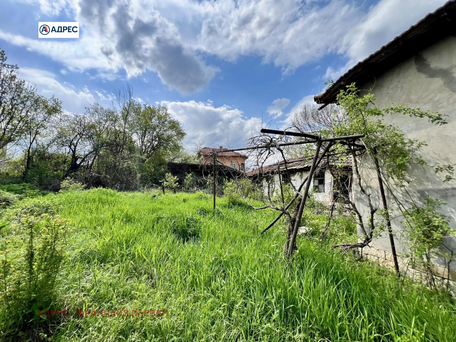 Продава КЪЩА, гр. Угърчин, област Ловеч, снимка 2 - Къщи - 54299885