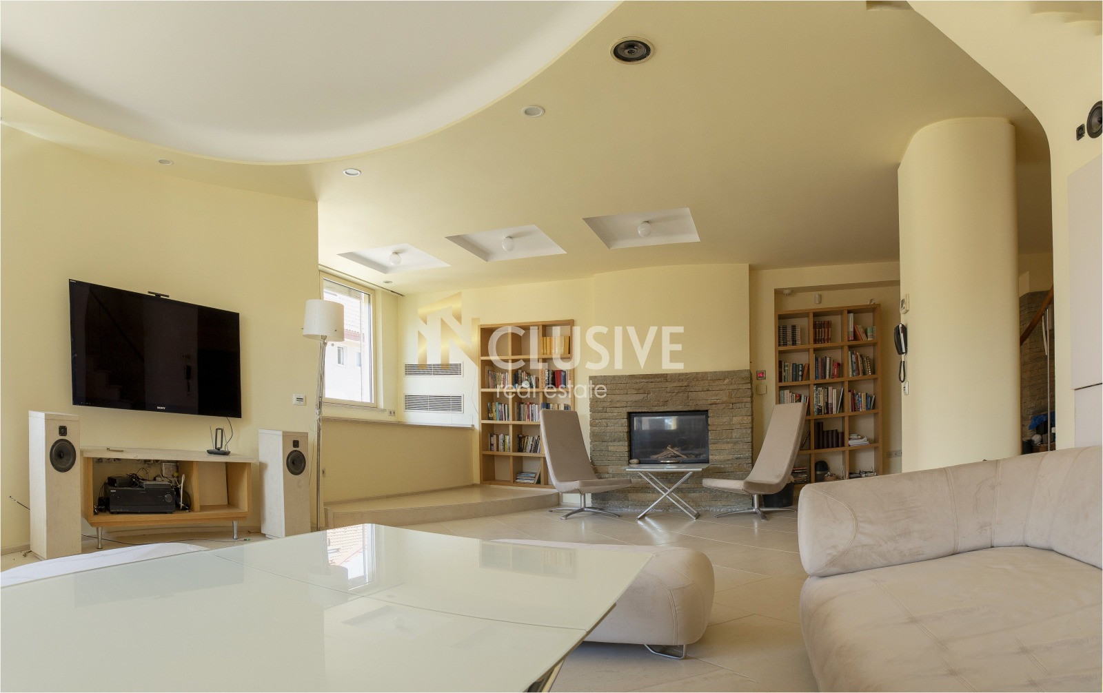 Продава МНОГОСТАЕН, гр. София, Борово, снимка 2 - Апартаменти - 56018198