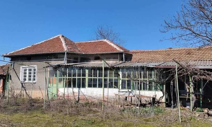 Продава КЪЩА, гр. Павликени, област Велико Търново