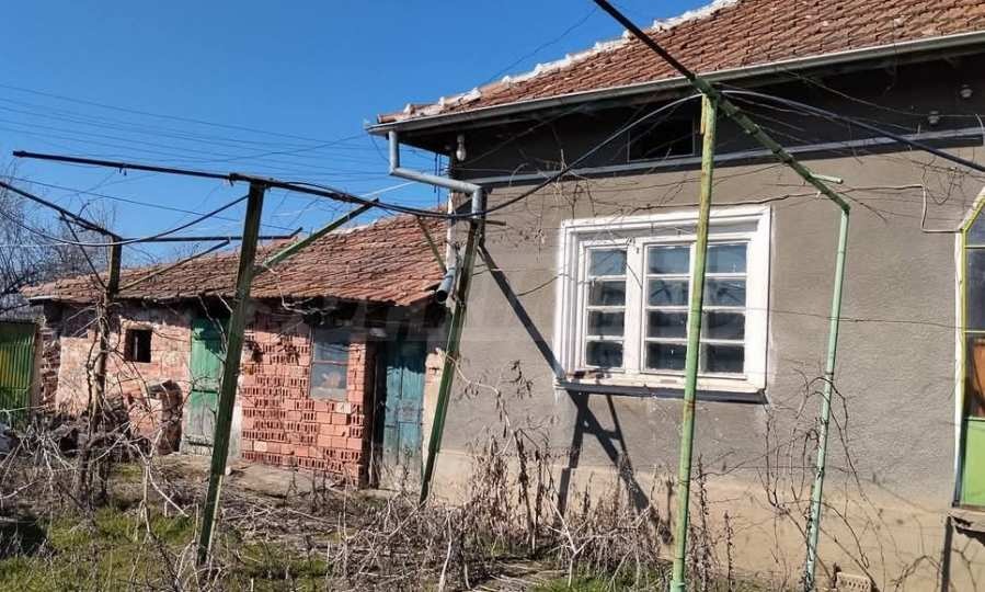 Продава КЪЩА, гр. Павликени, област Велико Търново, снимка 3 - Къщи - 53785347