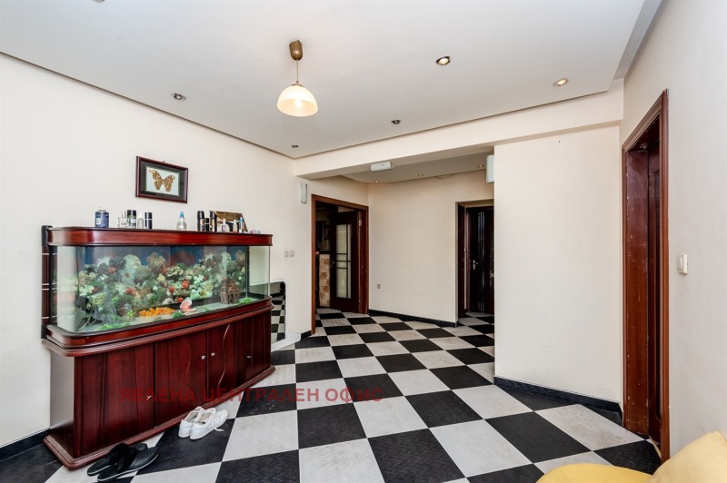 Продава 3-СТАЕН в град София, Света Троица - 135 кв.м / 199 900 € » 390 970.42 лв., ЯВЛЕНА ЦЕНТРАЛЕН ОФИС