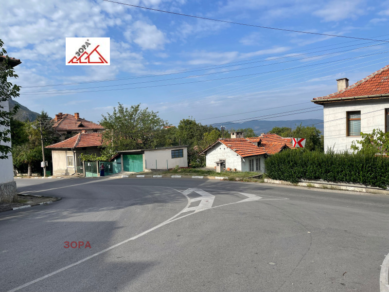 Продава КЪЩА, с. Паволче, област Враца, снимка 2 - Къщи - 42285032