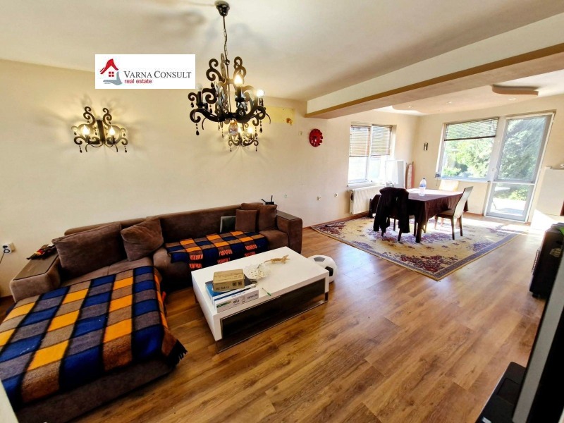 Продава КЪЩА, гр. Варна, м-т Боровец - север