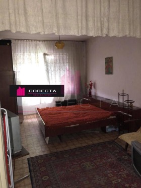 1 chambre Chirok tsentar, Rouse 3