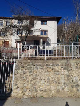 КЪЩА, 200 m2