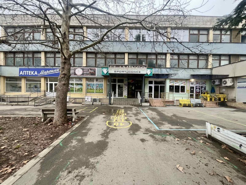 Продава САМОСТОЯТЕЛНА СГРАДА в град Русе, Дружба 1 - 646 кв.м / 420 000 € » 821 448.60 лв., Гарвалов