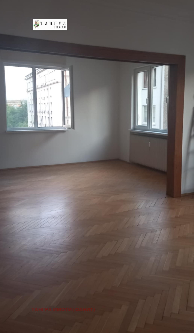 Продава 3-СТАЕН, гр. София, Център, снимка 2 - Апартаменти - 52432600