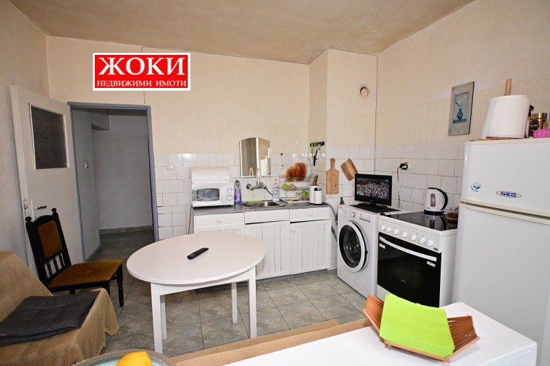 Продава  3-стаен, град Перник, Ладовица •  130 000 € • ID 10802512 — holmes.bg - [1] 