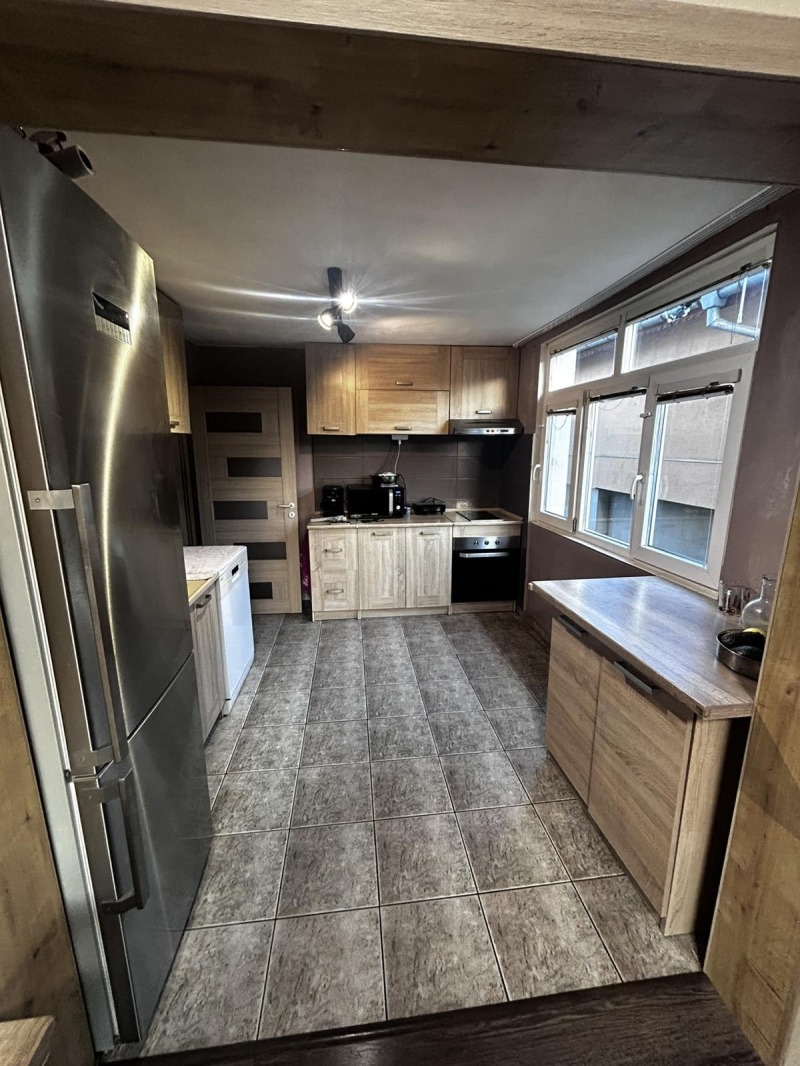 Продава ЕТАЖ ОТ КЪЩА, гр. София, Триъгълника, снимка 2 - Етаж от къща - 53162524