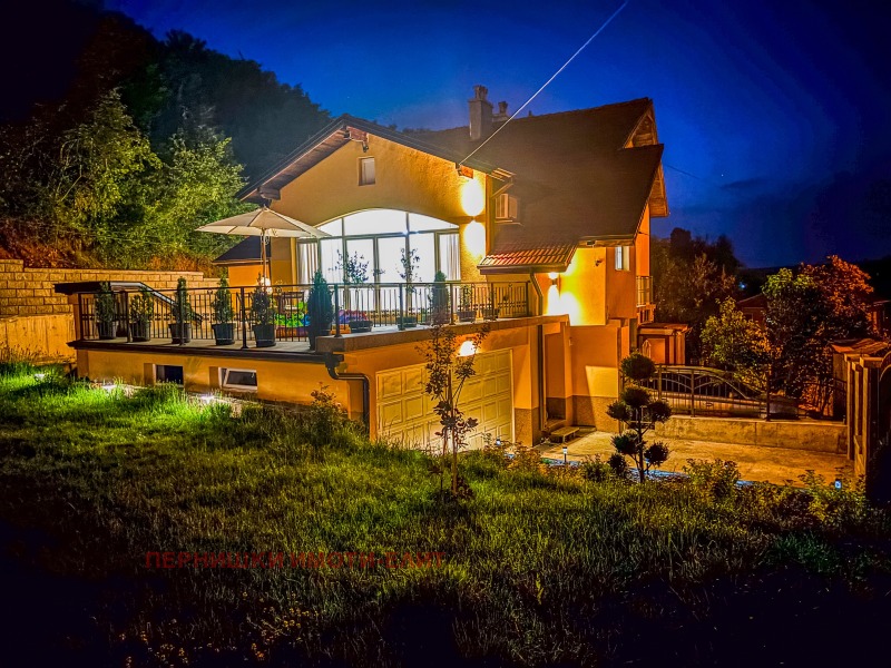 Til salg  Hus Pernik , Bela voda , 184 kvm | 23648614 - billede [2]