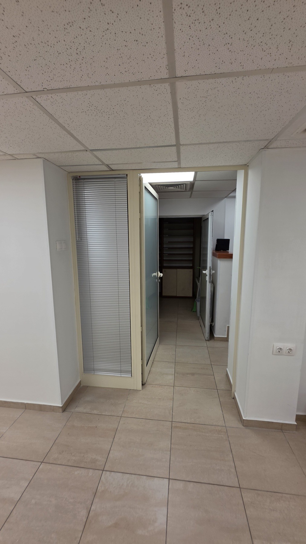 Продава ОФИС, гр. София, Оборище, снимка 12 - Офиси - 56181028