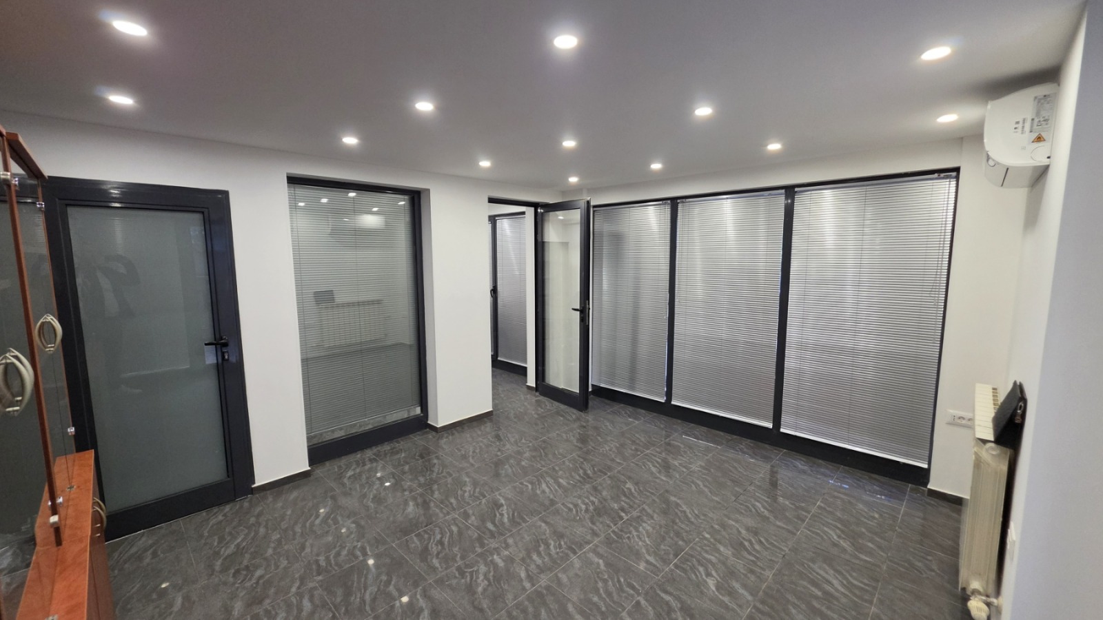 Продава ОФИС, гр. София, Оборище, снимка 9 - Офиси - 56181028