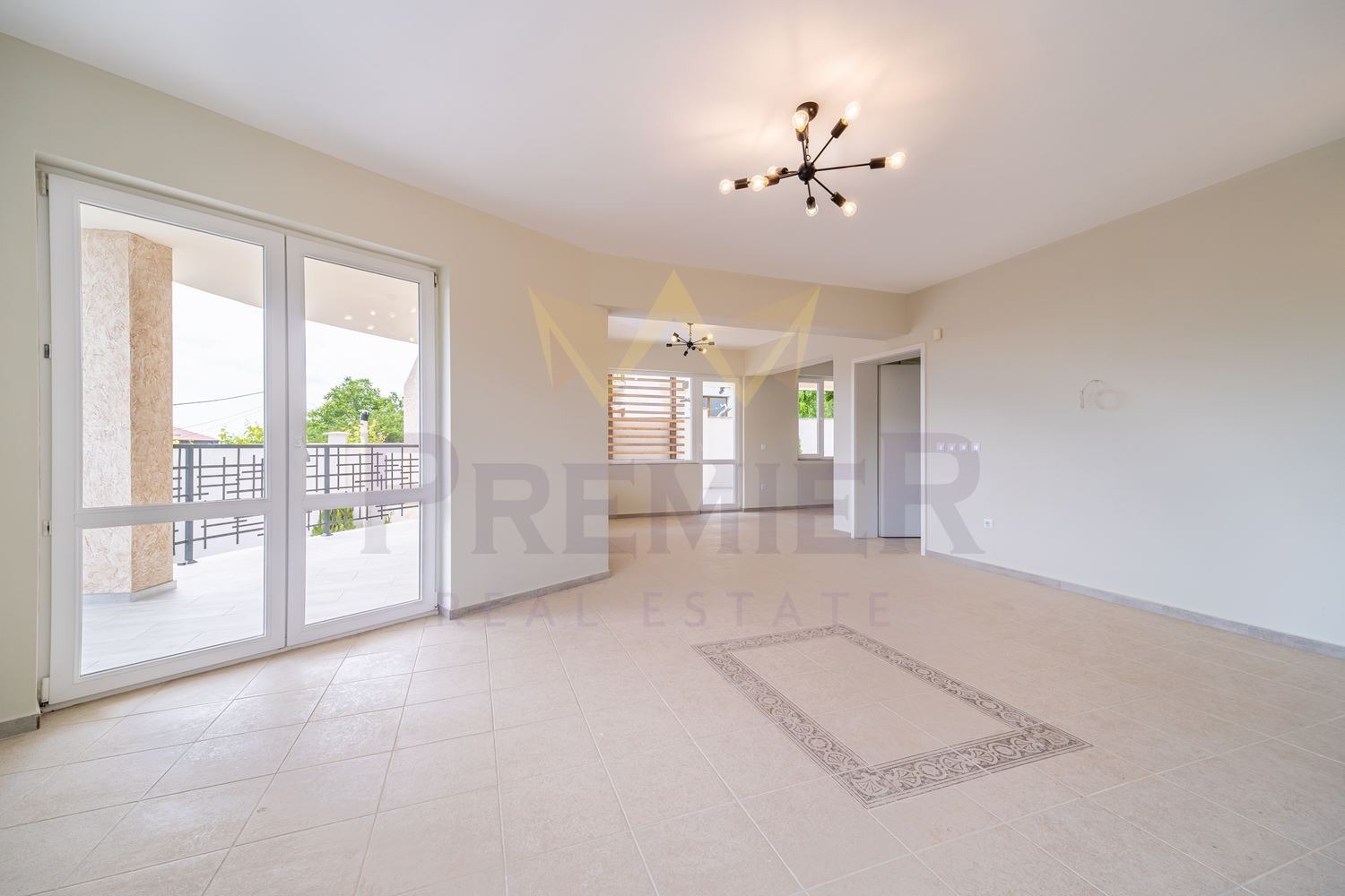 Продава КЪЩА, гр. Балчик, област Добрич, снимка 2 - Къщи - 54224922