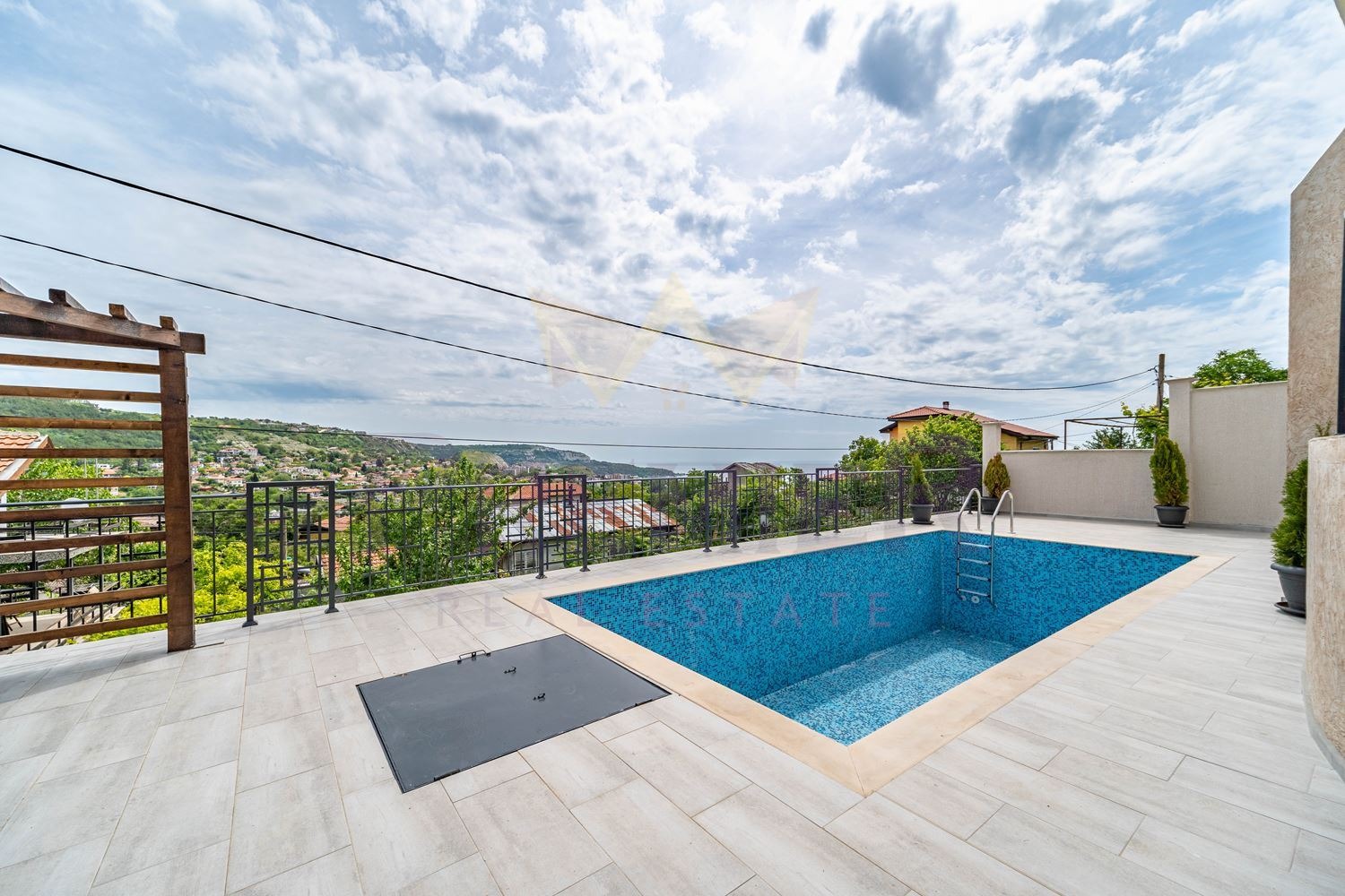 Продава КЪЩА, гр. Балчик, област Добрич