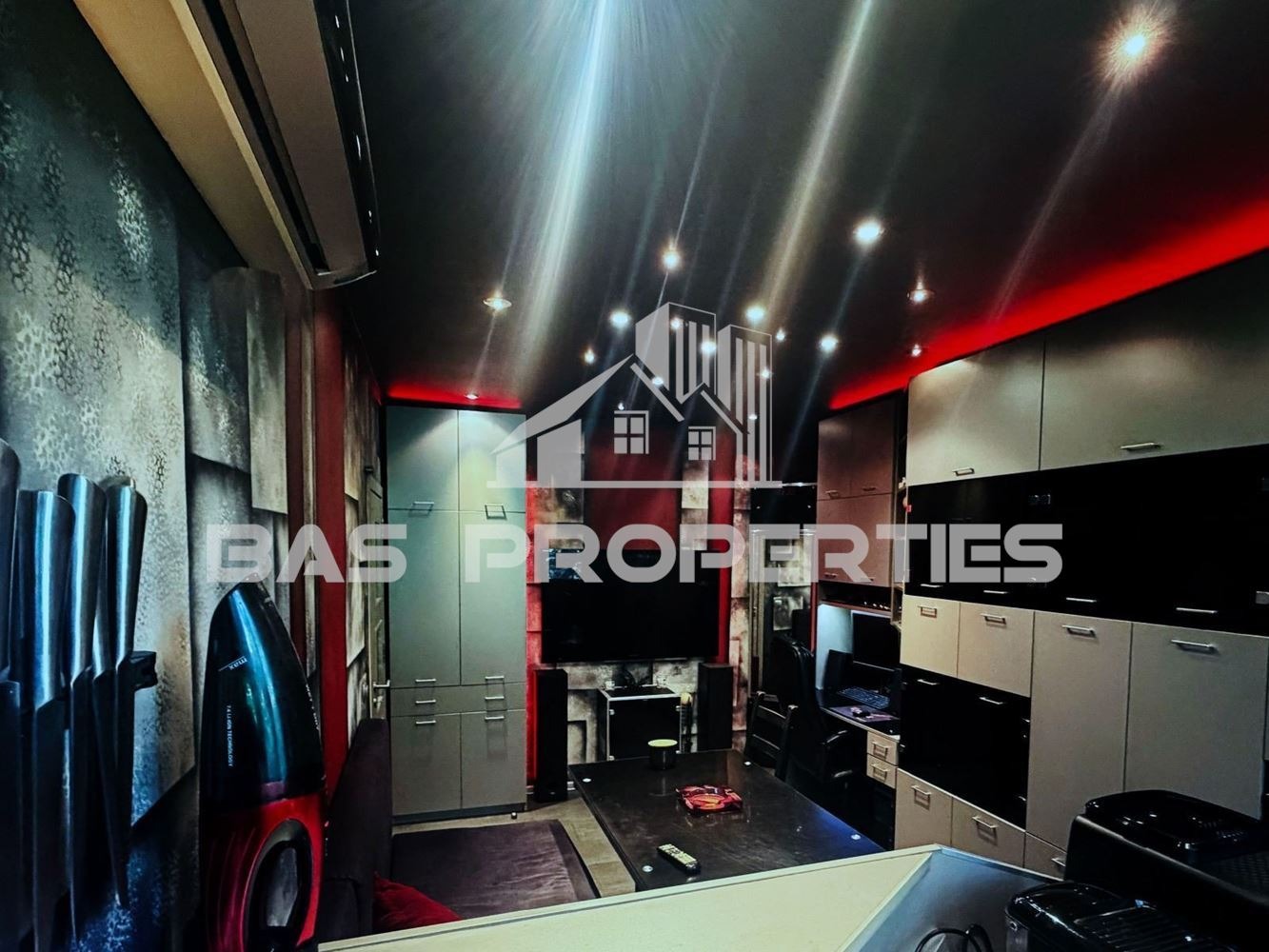 Продава 3-СТАЕН, гр. София, Изток, снимка 2 - Апартаменти - 54639127