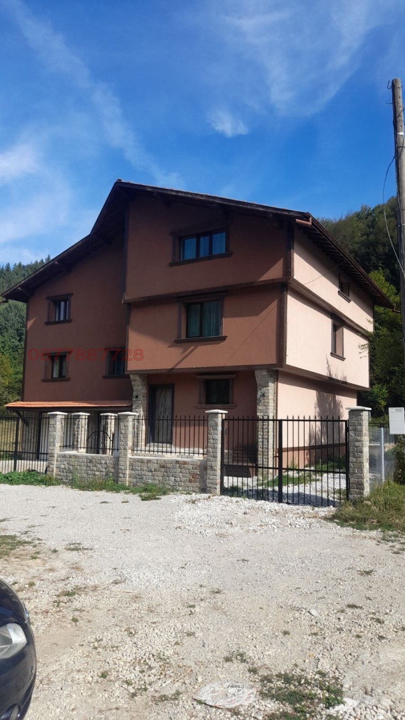 Продава КЪЩА в област Ловеч, с. Рибарица - 460 кв.м / 370 000 € » 723 657.10 лв.