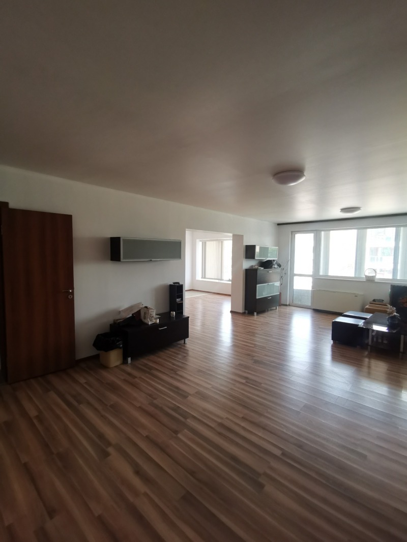 In vendita  3+ camere da letto Dobrich , Tsentar , 262 mq | 49702923