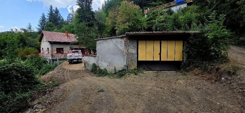 Продава КЪЩА, с. Томпсън, област София област, снимка 2 - Къщи - 52779677