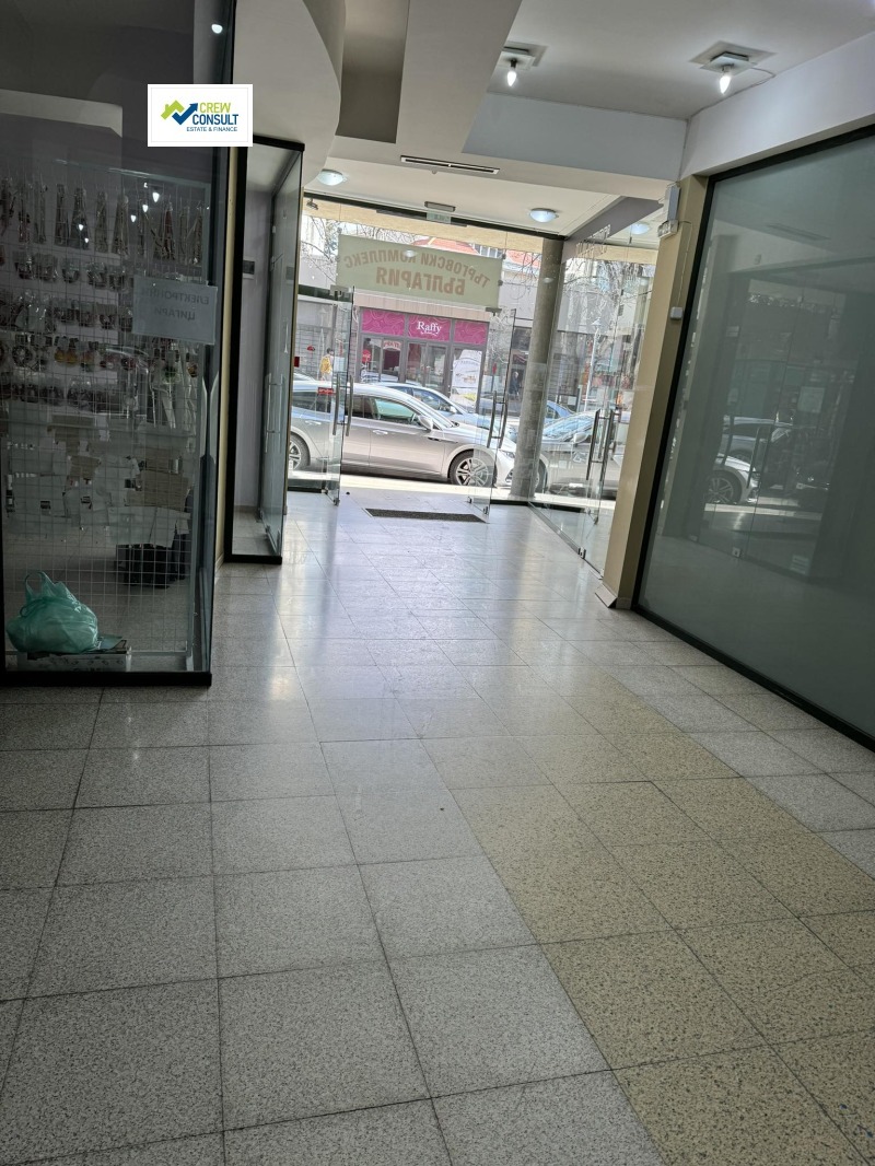 Продава  Магазин град Плевен , Идеален център , 8 кв.м | 55918834 - изображение [2]