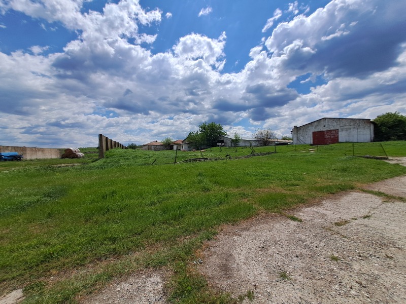 Продава ФЕРМА в град Хасково, Промишлена зона - Север - 5000 кв.м / 300 000 € » 586 749.00 лв., РИКОМ КОНСУЛТ
