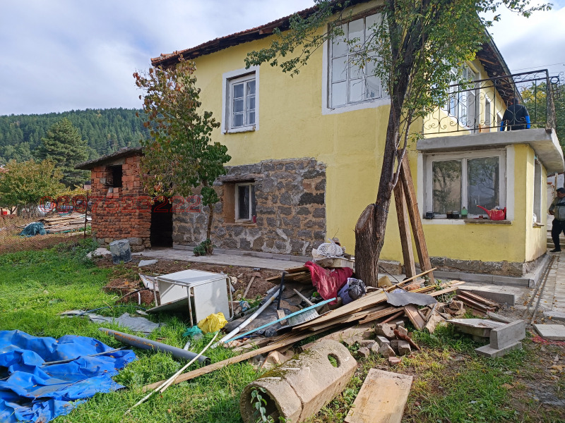 Продава КЪЩА, с. Кладница, област Перник