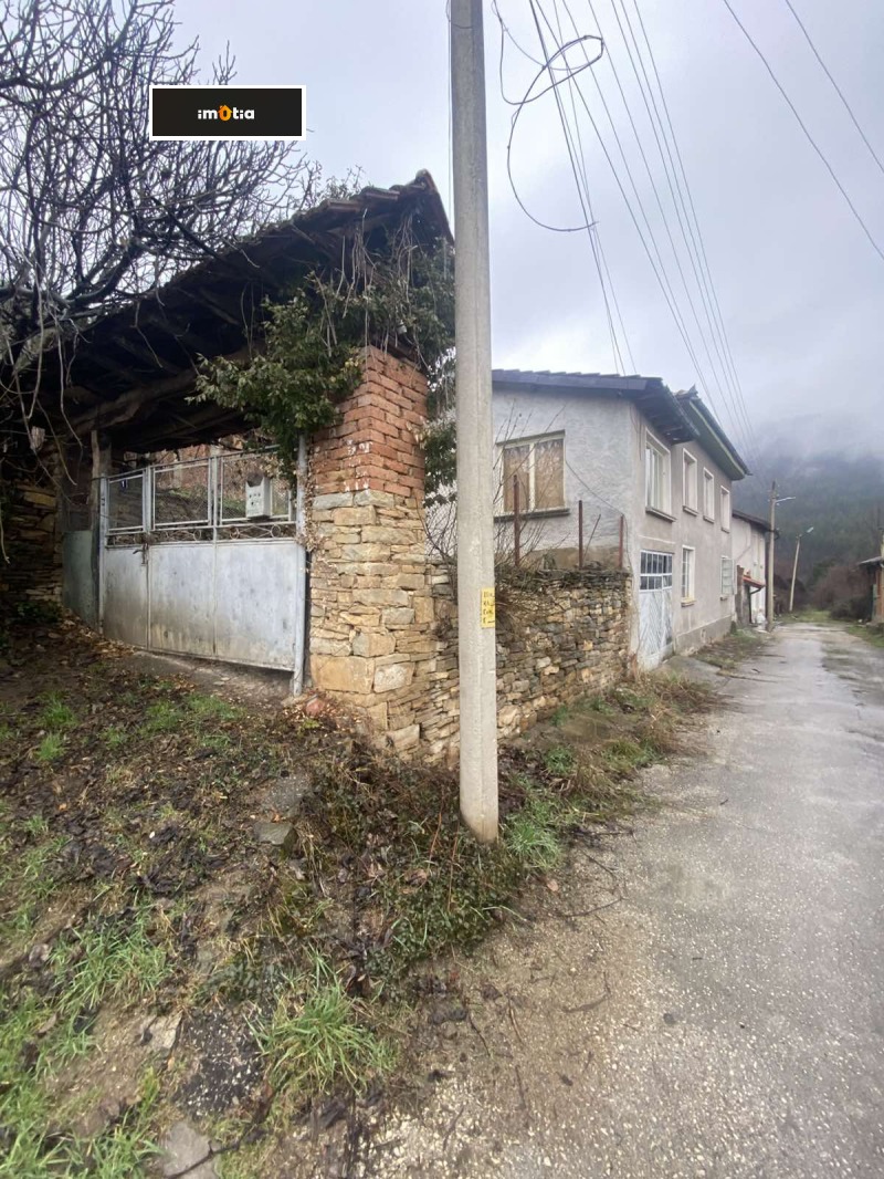 Продава КЪЩА, гр. Троян, област Ловеч, снимка 2 - Къщи - 53323086