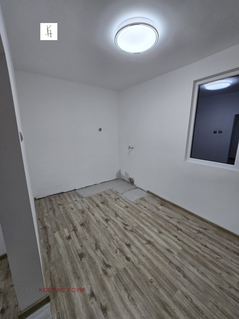 Продава ЕТАЖ ОТ КЪЩА, гр. Варна, Галата, снимка 3 - Етаж от къща - 53041353