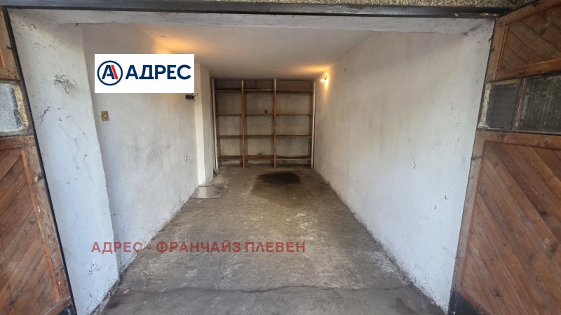 Продава ГАРАЖ, ПАРКОМЯСТО, гр. Плевен, Широк център, снимка 3 - Гаражи и паркоместа - 52933256