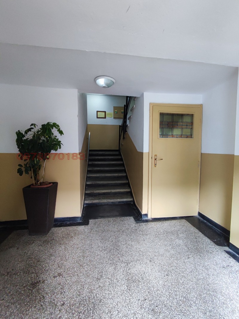 Продава МНОГОСТАЕН, гр. Бургас, Славейков, снимка 2 - Апартаменти - 52782303