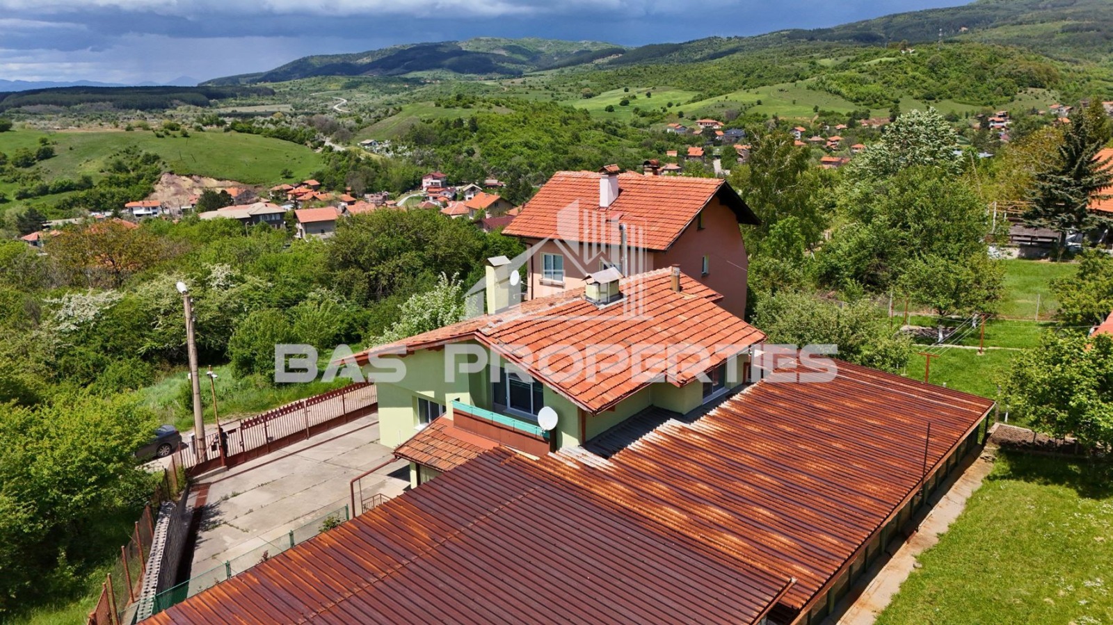 Продава КЪЩА, с. Големо Бучино, област Перник, снимка 17 - Къщи - 53913678