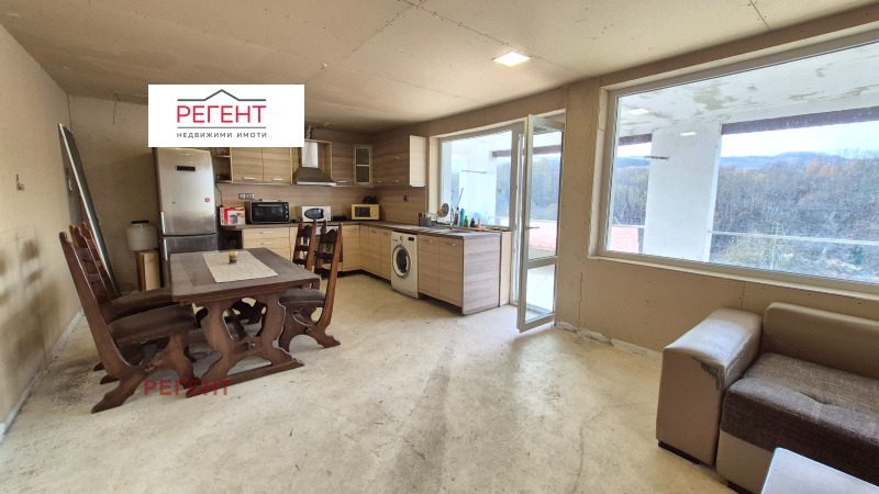 Продава КЪЩА в област Габрово, с. Райновци - 240 кв.м / 128 000 € » 250 346.24 лв., РЕГЕНТ