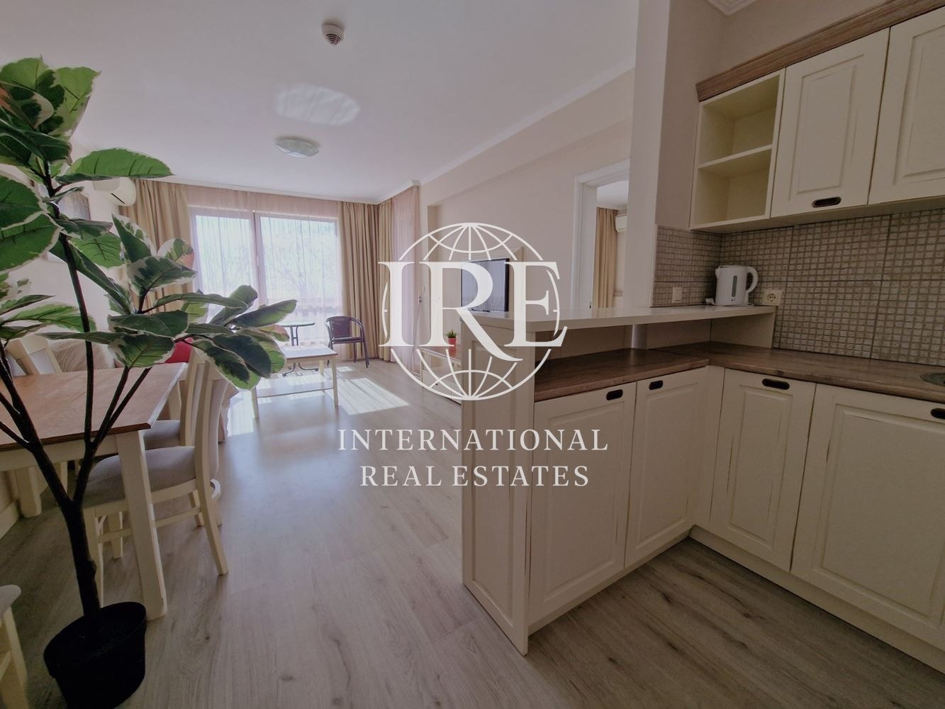 Продава 3-СТАЕН, гр. Балчик, област Добрич, снимка 2 - Апартаменти - 53771406