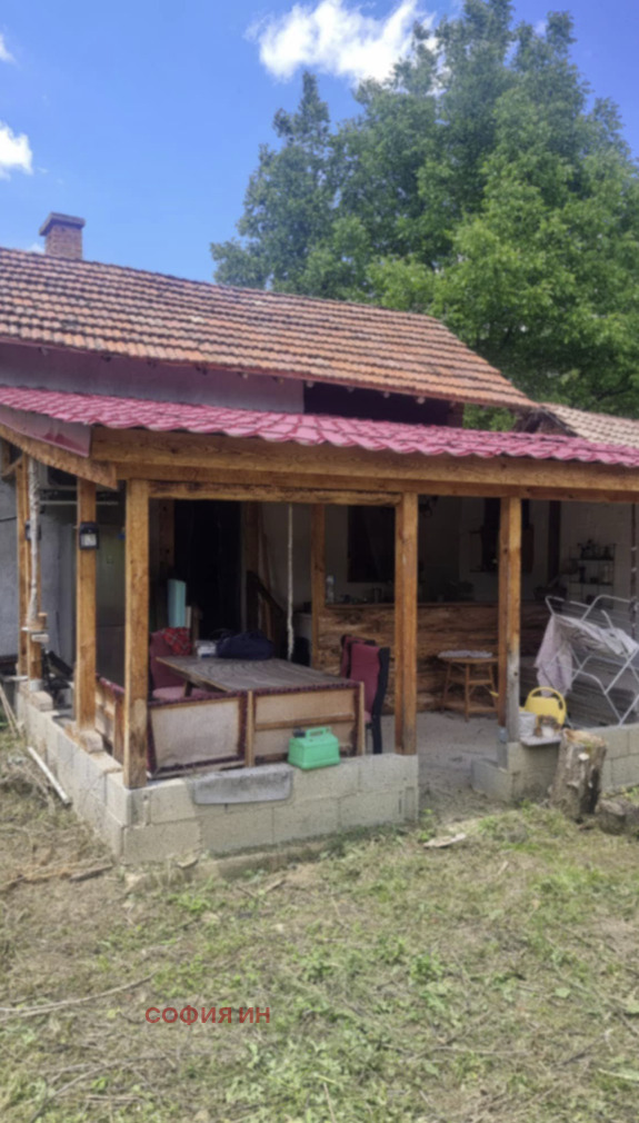 Продава КЪЩА, с. Берсин, област Кюстендил