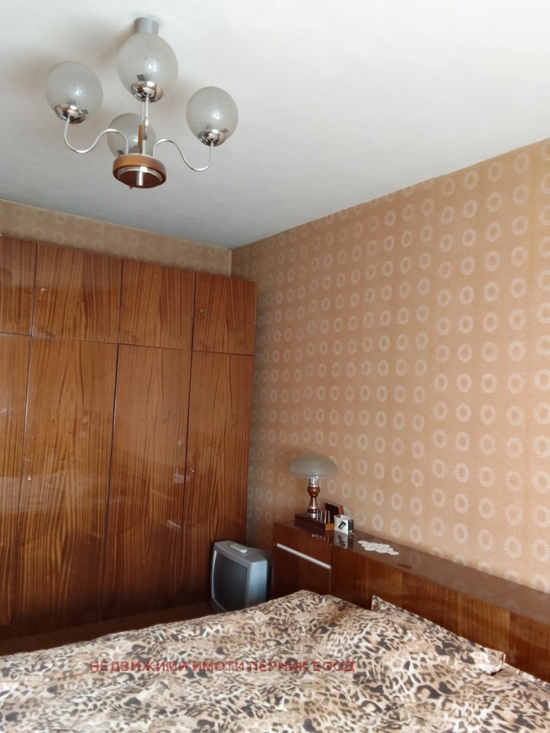 Продава  4-стаен град Перник , Изток , 98 кв.м | 25761484 - изображение [2]