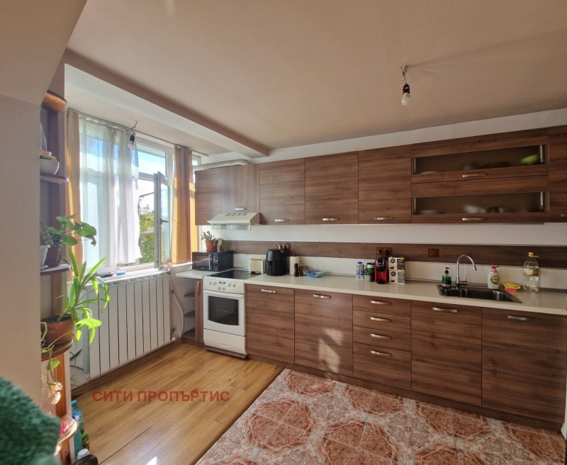 Продава МНОГОСТАЕН, гр. Благоевград, Широк център, снимка 2 - Апартаменти - 52751671