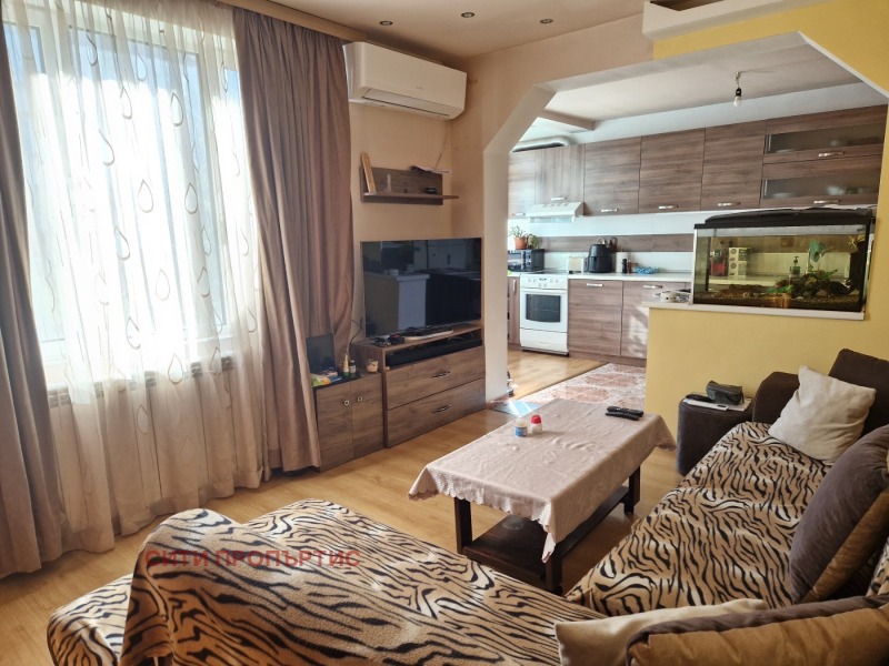 Продава МНОГОСТАЕН, гр. Благоевград, Широк център