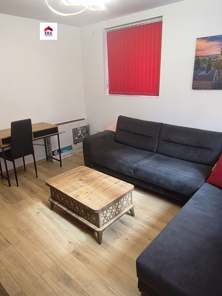 Продава ЕТАЖ ОТ КЪЩА, гр. Пловдив, Център, снимка 2 - Етаж от къща - 54040834