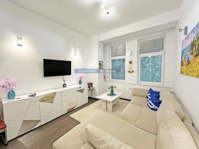 House Tsentar, Varna