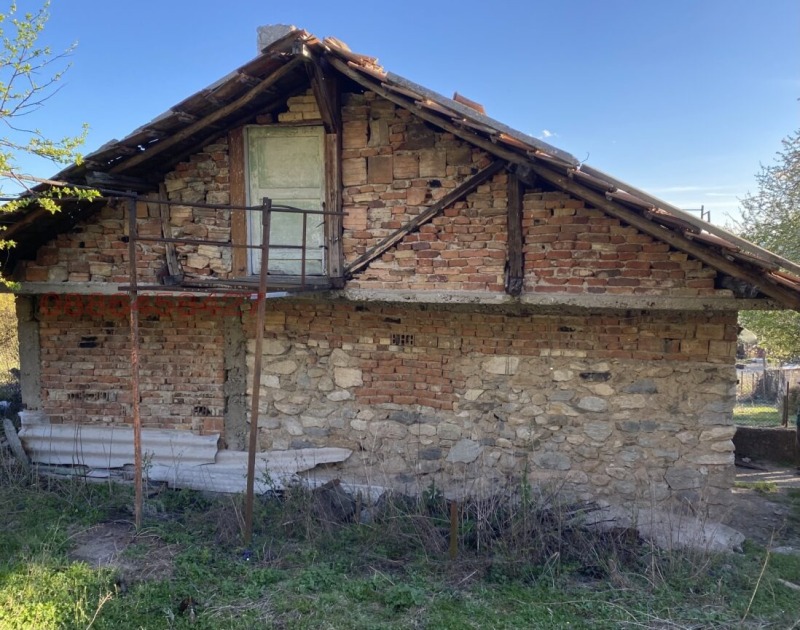 Продава  Къща, област Пловдив, гр. Карлово • 20 000 EUR • ID 13050389 — holmes.bg - [1] 