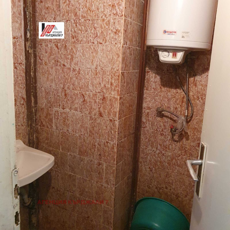 Продава 3-СТАЕН, гр. Кърджали, Център, снимка 10 - Апартаменти - 53284078