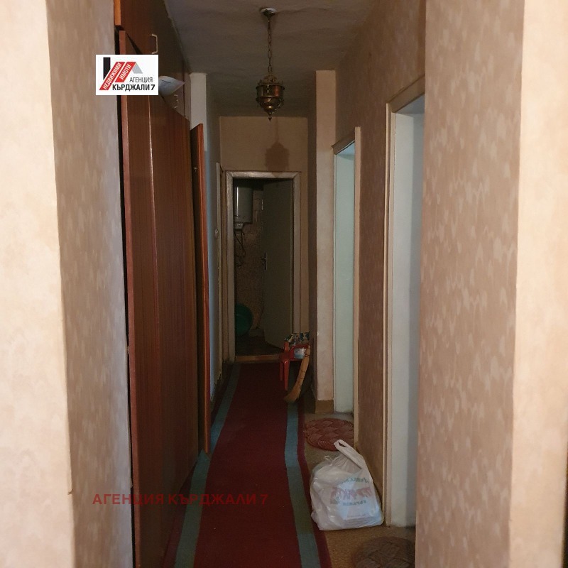 Продава 3-СТАЕН, гр. Кърджали, Център, снимка 12 - Апартаменти - 53284078