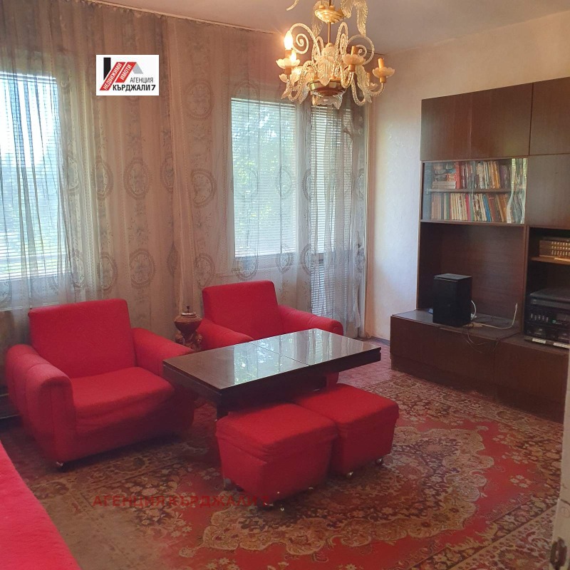 Продава 3-СТАЕН, гр. Кърджали, Център