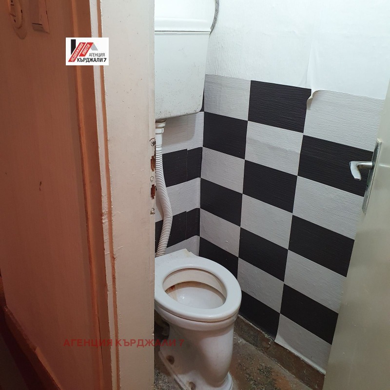 Продава 3-СТАЕН, гр. Кърджали, Център, снимка 11 - Апартаменти - 53284078