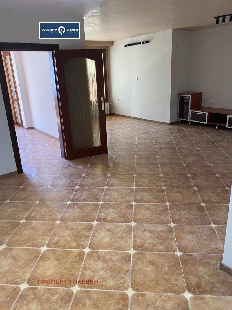 Продава 2-СТАЕН, гр. Плевен, Широк център