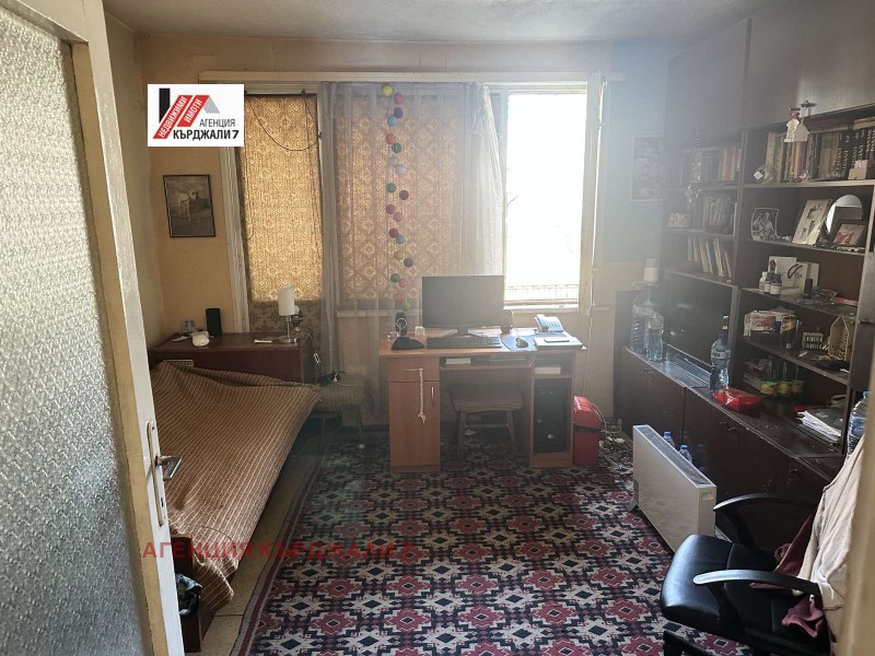 Продава 3-СТАЕН, гр. Кърджали, Център, снимка 8 - Апартаменти - 53247175